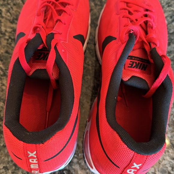 Nike air max 693325-601 Red and Black Sneakers EUC 11 - Picture 9 of 16